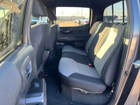 Used 2022 Toyota Tacoma TRD Off-Road image 20