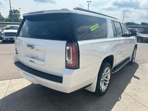 Used 2017 GMC Yukon XL SLT w/ Premium Edition AWD/4WD image 5