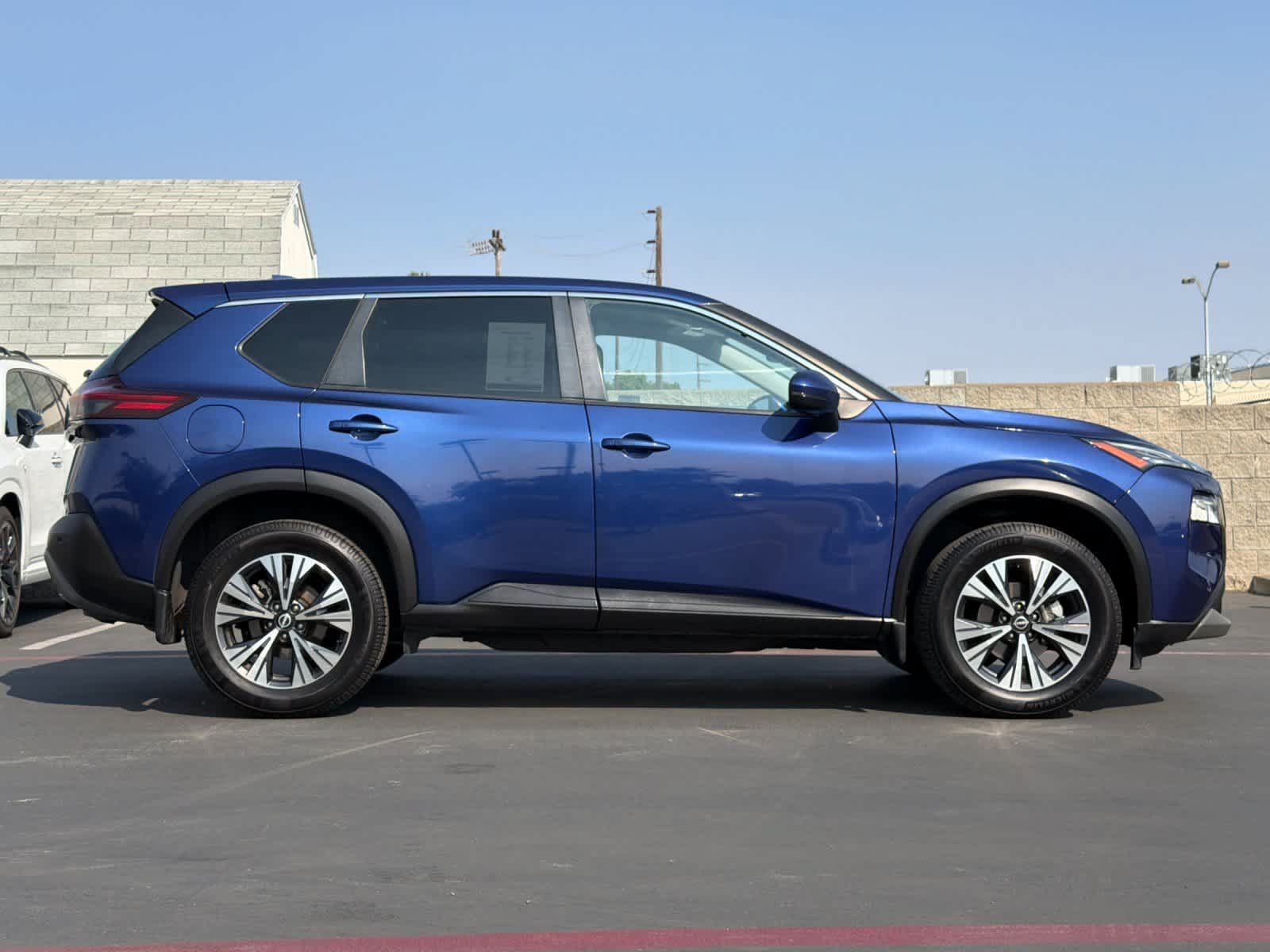 Used 2022 Nissan Rogue SV FWD image 6