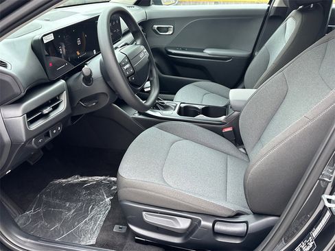 New 2025 Kia K4 LXS image 15