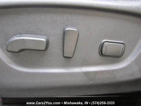 Used 2016 Nissan Rogue SV image 13