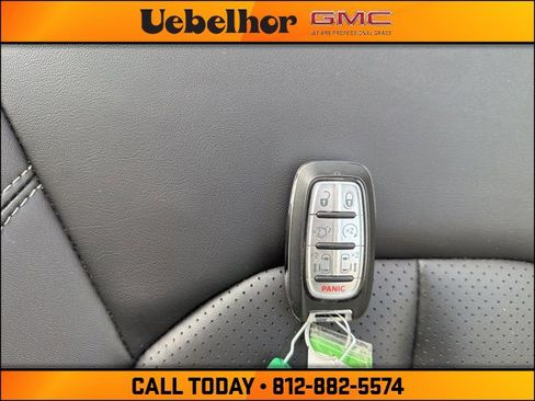 Used 2024 Chrysler Pacifica Touring-L image 38