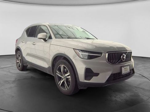 Used 2024 Volvo XC40 B5 Core AWD/4WD image 5