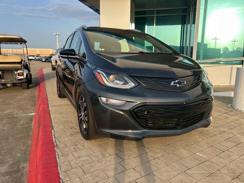 Used 2020 Chevrolet Bolt Premier w/ Infotainment Package image 4