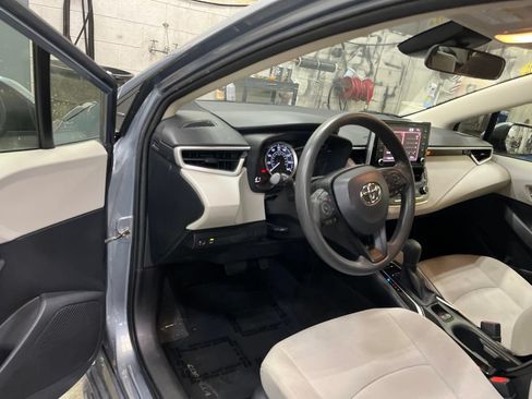 Used 2021 Toyota Corolla LE w/ Carpet Mat Package (TMS) FWD image 12