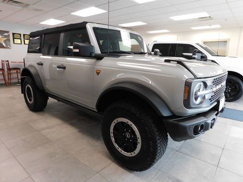 Certified 2022 Ford Bronco Badlands AWD/4WD image 4