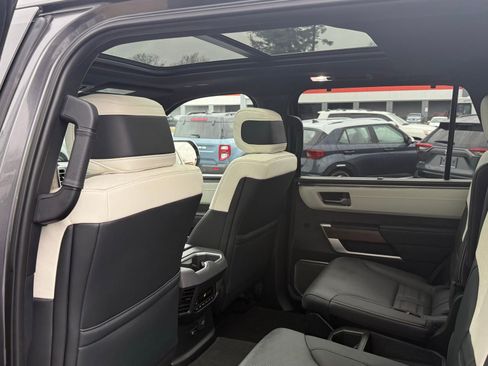 Used 2025 Toyota Sequoia Capstone image 41