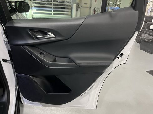 New 2025 Chevrolet Equinox LT w/ Safety and Technology Package image 23