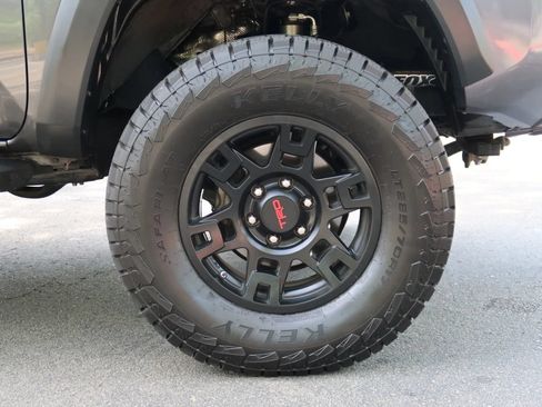 Used 2018 Toyota Tacoma TRD Off-Road w/ Technology Package RWD image 11