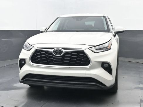 Used 2020 Toyota Highlander LE FWD image 5