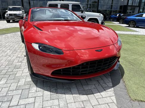 Used 2022 Aston Martin V8 Vantage Roadster RWD image 8