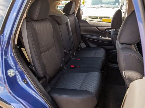 Used 2019 Nissan Rogue SV w/ Premium Package image 12