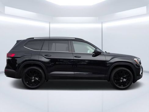 Used 2025 Volkswagen Atlas SE FWD image 2