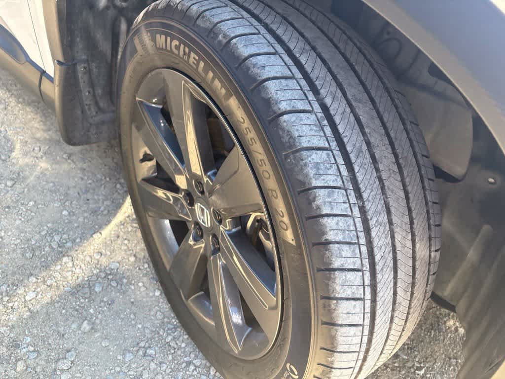 Used 2025 Honda Pilot Sport image 3