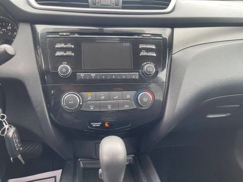 Used 2014 Nissan Rogue S AWD/4WD image 16