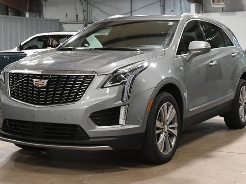 Used 2024 Cadillac XT5 Premium Luxury w/ Technology Package AWD/4WD image 5