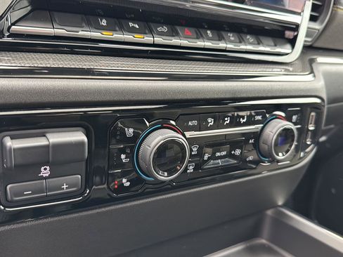 Used 2024 Chevrolet Silverado 2500 ZR2 w/ Technology Package image 24