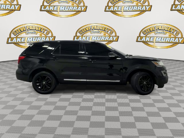 Used 2017 Ford Explorer XLT w/ Equipment Group 201A FWD image 5