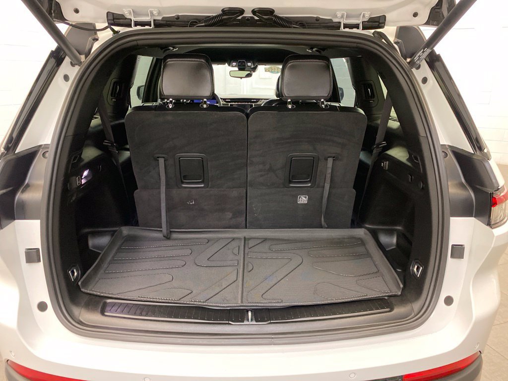 Used 2023 Jeep Grand Cherokee L Laredo RWD image 19