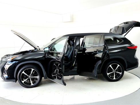 Used 2021 Toyota Highlander XSE image 10