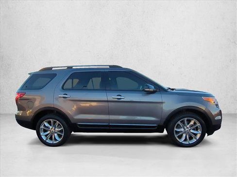 Used 2013 Ford Explorer XLT image 4