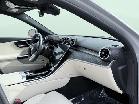 Used 2025 Mercedes-Benz C 300 Sedan image 46
