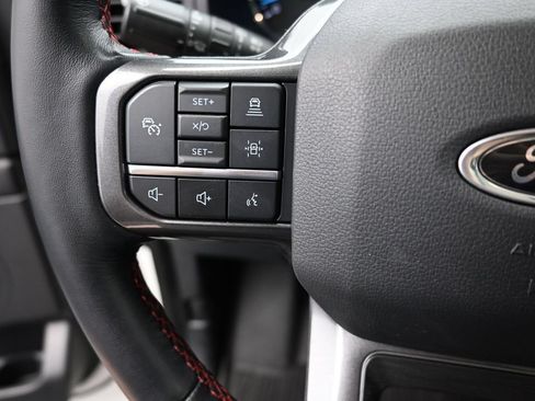 Used 2023 Ford Expedition Limited RWD image 3