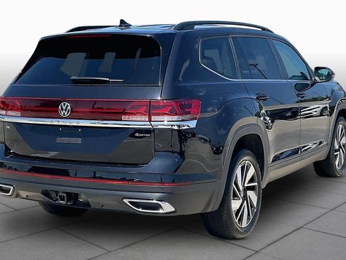 Used 2025 Volkswagen Atlas SE AWD/4WD image 13