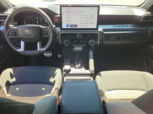 Used 2025 Toyota Tacoma TRD Sport image 12