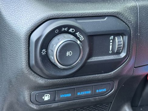 Used 2023 Jeep Wrangler Unlimited Sahara w/ Cold Weather Group AWD/4WD image 12