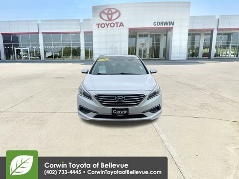 Used 2017 Hyundai Sonata SE w/ Cargo Package image 3