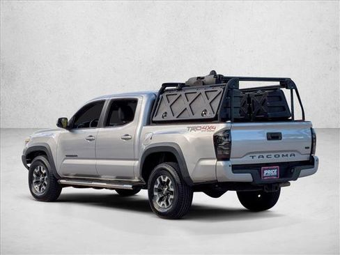 Used 2018 Toyota Tacoma TRD Off-Road image 8