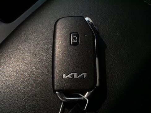 Used 2022 Kia Sorento S FWD image 32