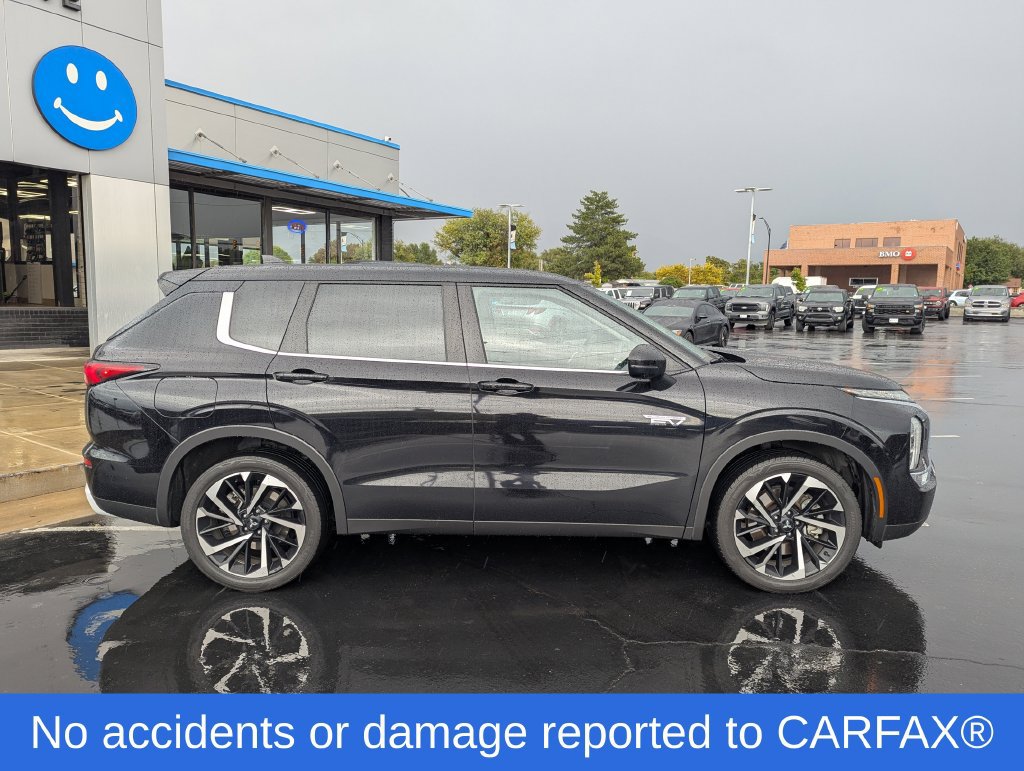 Used 2023 Mitsubishi Outlander 4WD Plug-In Hybrid image 2