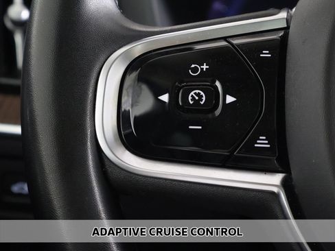 Used 2023 Volvo XC60 B5 Plus AWD/4WD image 5
