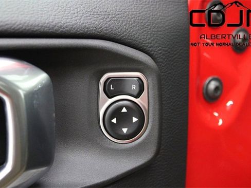 Used 2023 Jeep Gladiator Rubicon w/ Cold Weather Group image 14