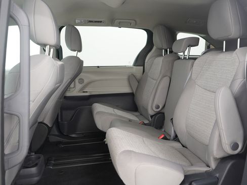 Used 2024 Toyota Sienna LE image 20