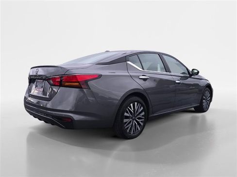 Used 2025 Nissan Altima 2.5 SV image 5