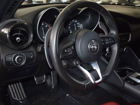 Used 2022 Alfa Romeo Giulia Veloce image 22