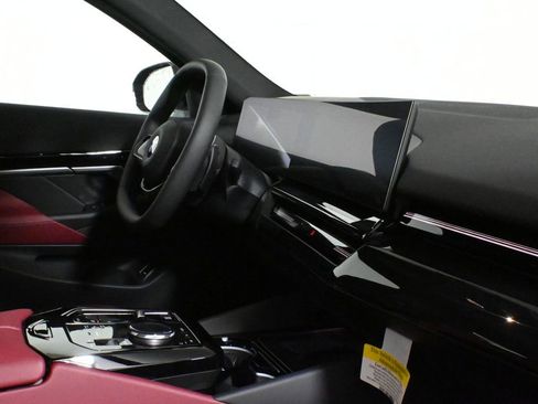 Used 2026 BMW 530i xDrive w/ Premium Package image 34