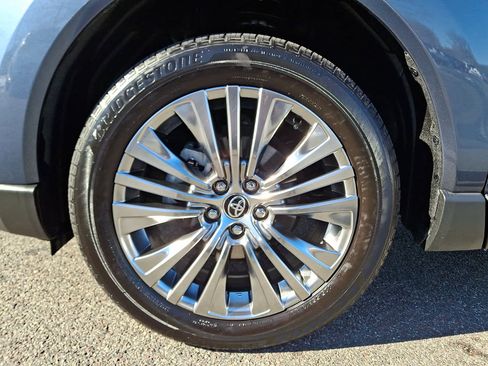 Certified 2024 Toyota Venza Limited image 9