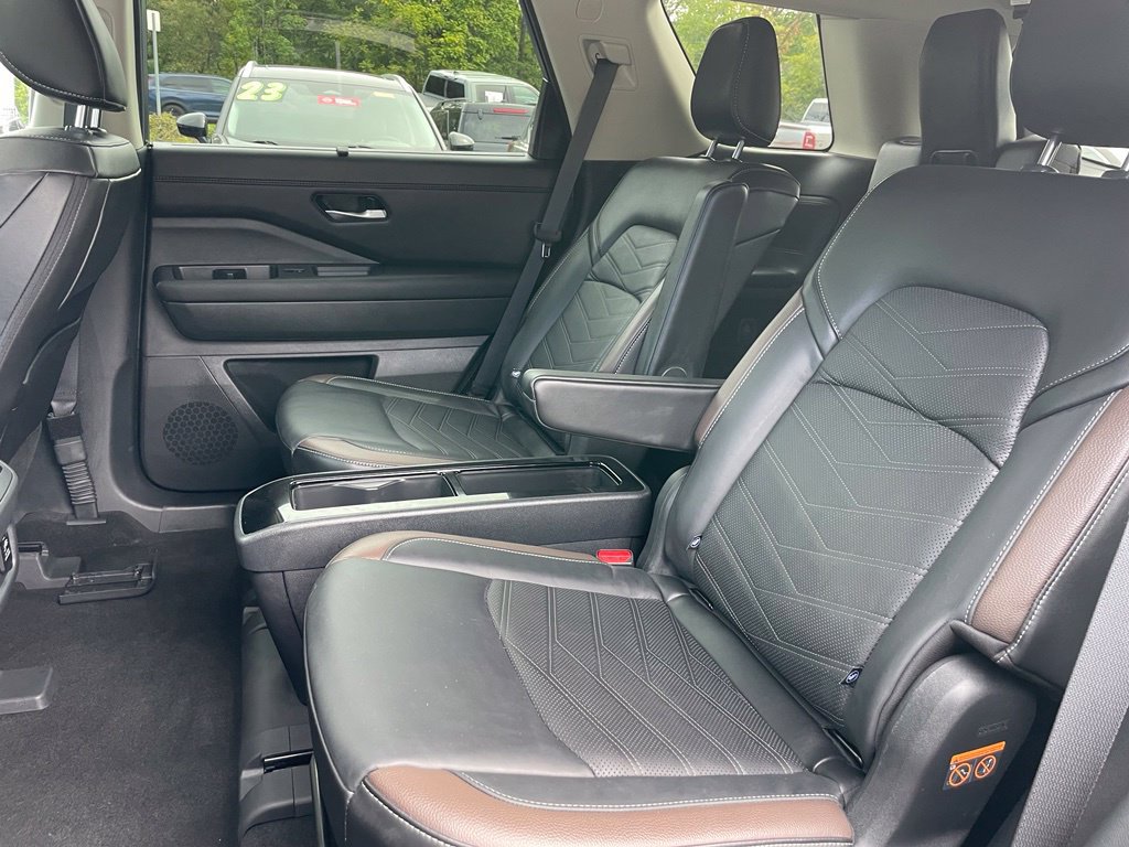 Certified 2025 Nissan Pathfinder Platinum AWD/4WD image 8