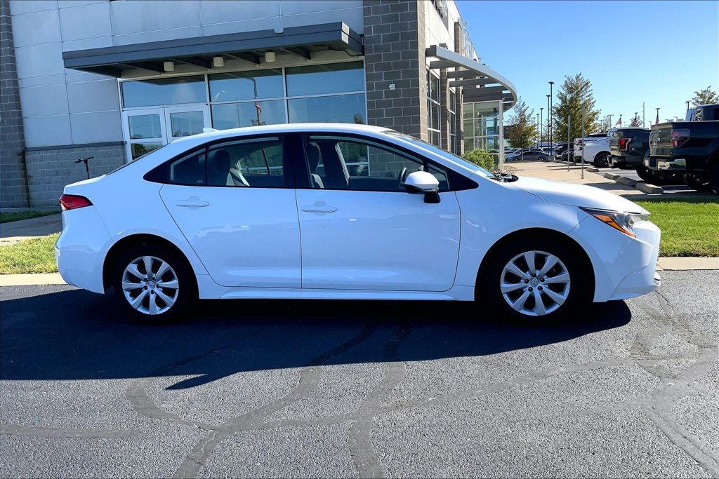 Used 2025 Toyota Corolla LE FWD image 6