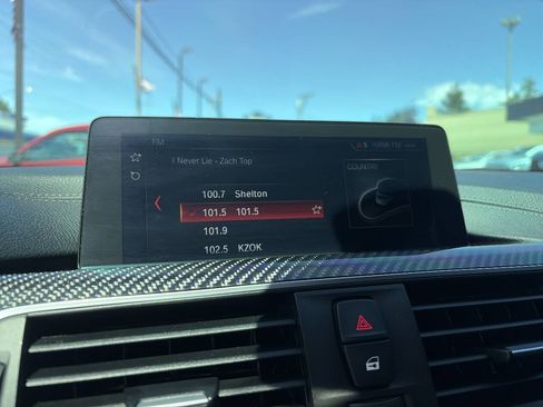 Used 2018 BMW M4 Coupe w/ Competition Package RWD image 29