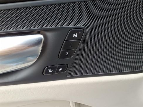 Certified 2023 Volvo XC60 B5 Plus w/ Protection Package Premier image 17