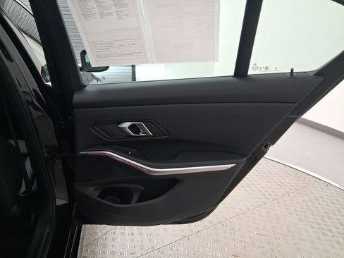 Certified 2025 BMW 330i Sedan image 30