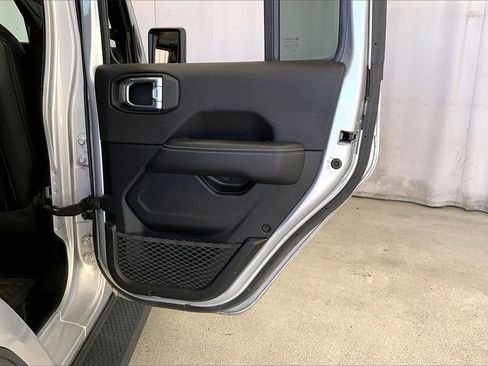 Used 2022 Jeep Wrangler Unlimited Sahara image 23