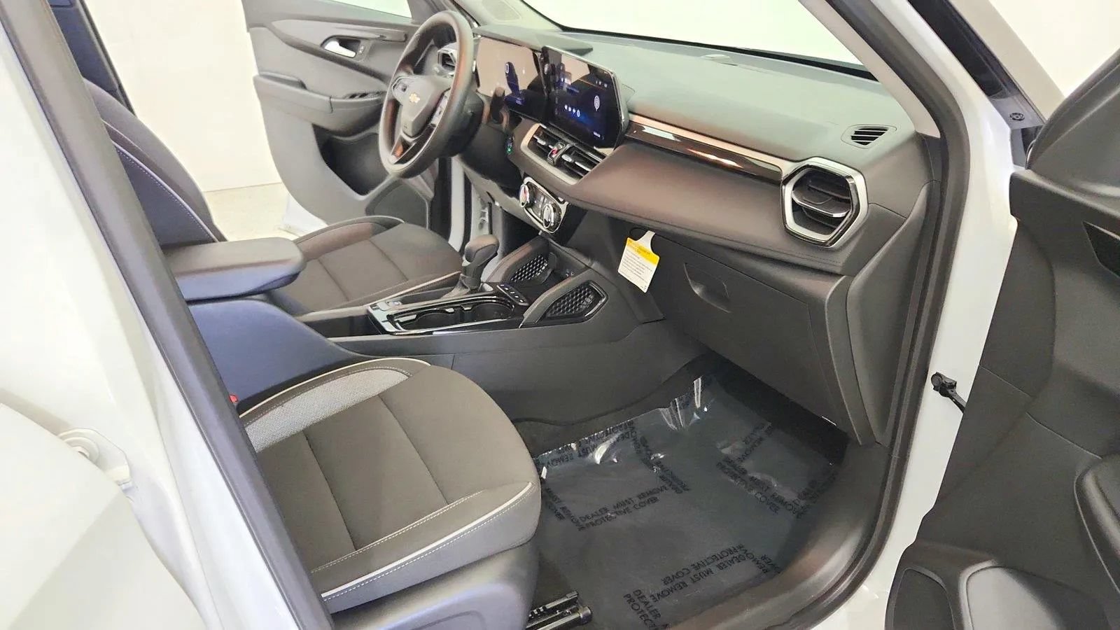 Used 2025 Chevrolet TrailBlazer LT AWD/4WD image 28
