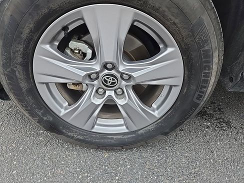 Used 2025 Toyota RAV4 XLE image 38