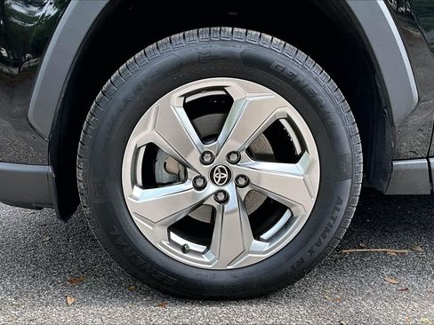 Used 2021 Toyota RAV4 XLE Premium AWD/4WD image 35